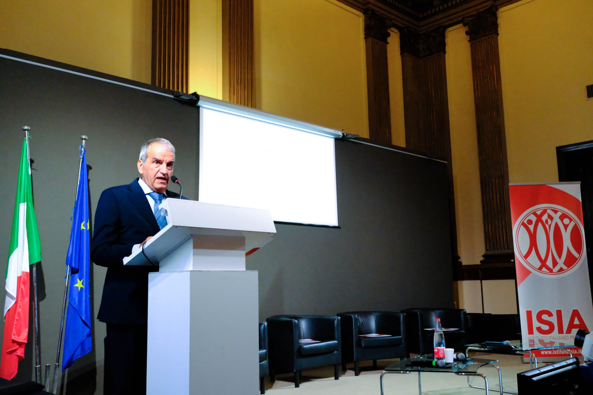 INTELLIGENZA ARTIFICIALE CYBERSECURITY E GEOPOLITICA: PRESENTATO E PROMOSSO DALL’ISIA PRIMO MANUALE